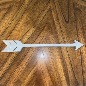 Gray/Silver Arrow Wall Art Decor